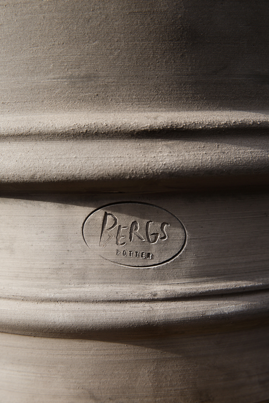 bergs logo on raw grey pot