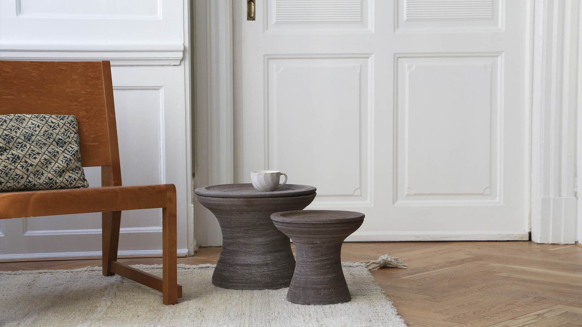 Bergs Potter Celeste Pot. Small celeste in grey and medium celeste in rosa terracotta