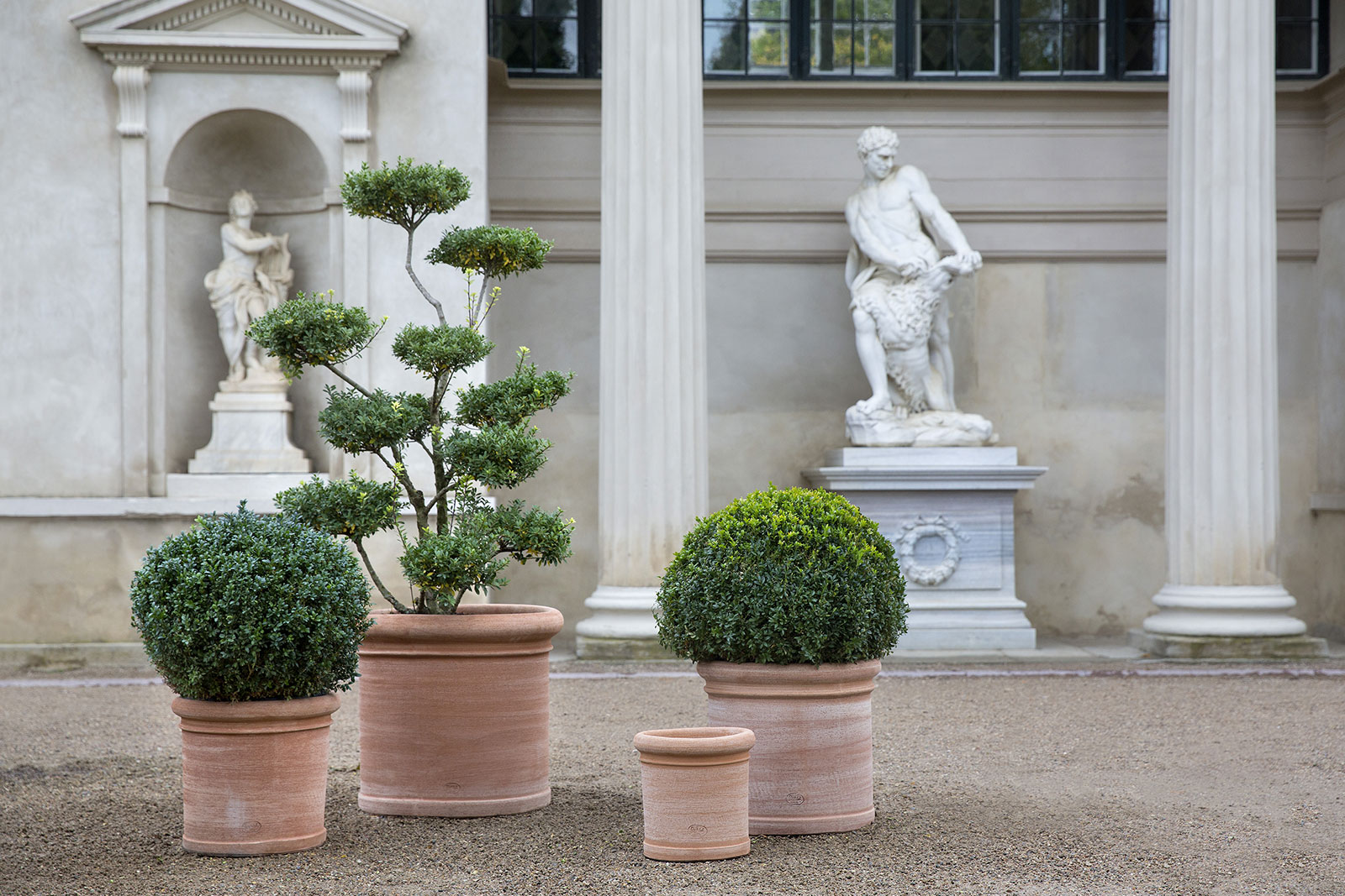 Bergs Potter Large outdoor pots Cilindro in raw terracotta Rosa Size Cilindro Ø30, Ø50, Ø62 and Ø72 Grey