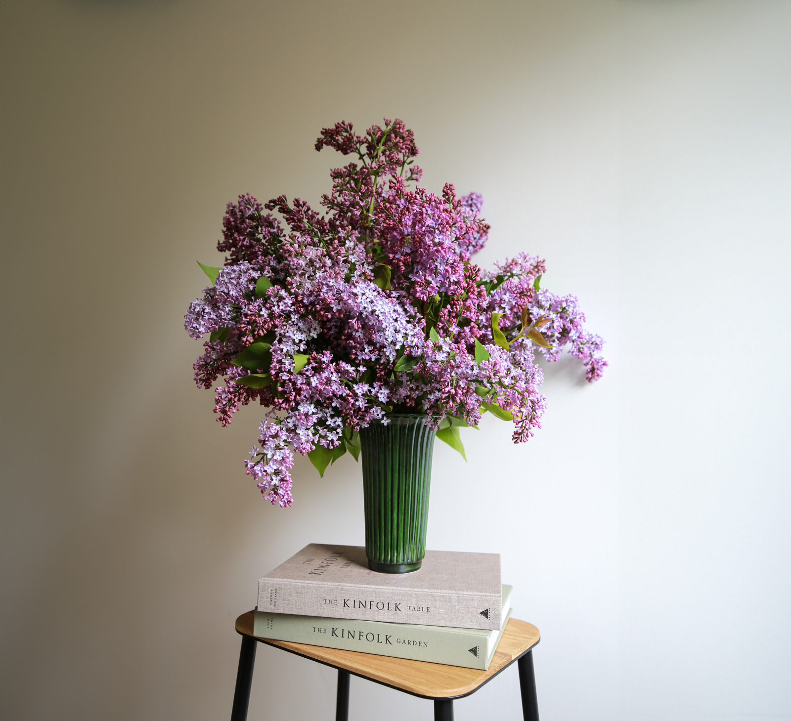 Bergs Potter. Daisy Vase H20 Glazed Emerald Green, Interior