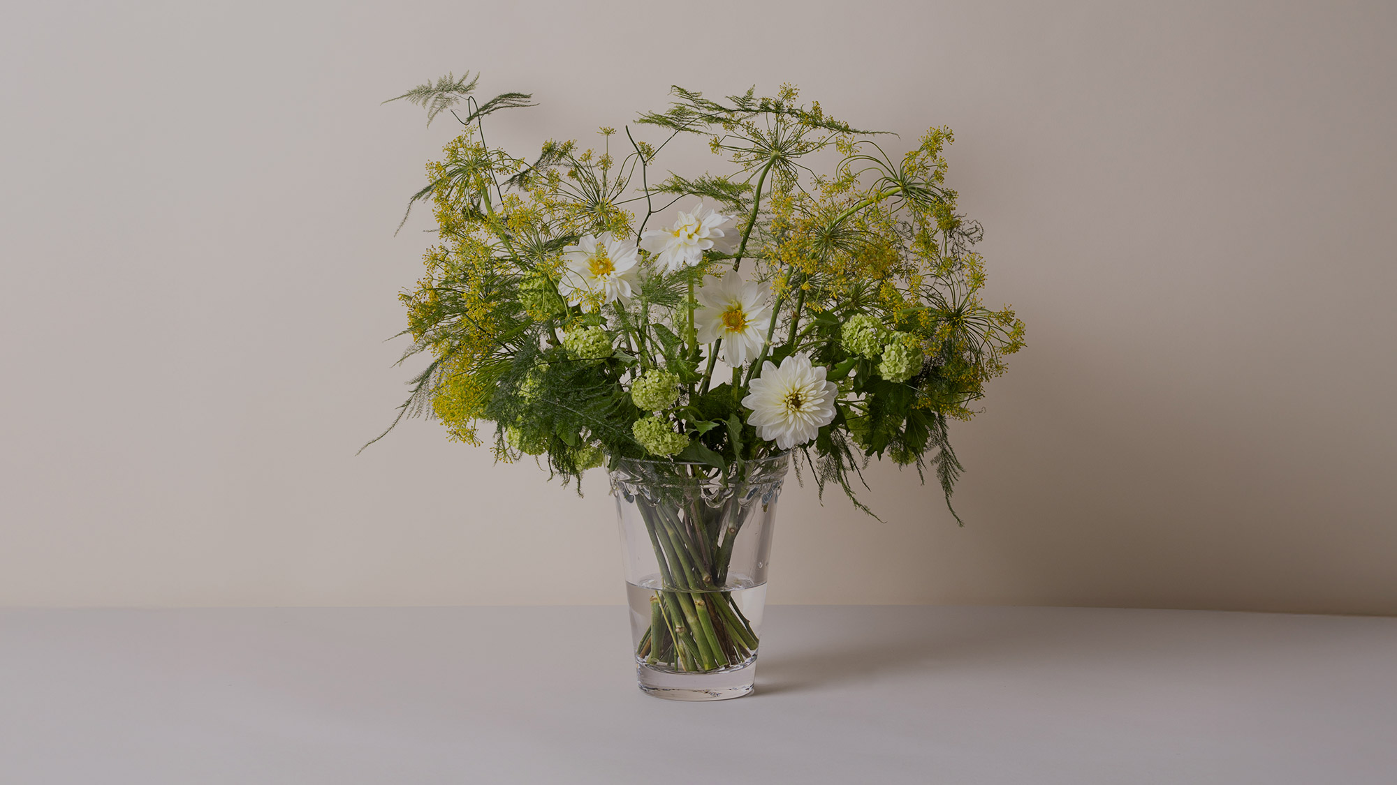 Københavner Glass Vase with green flowers