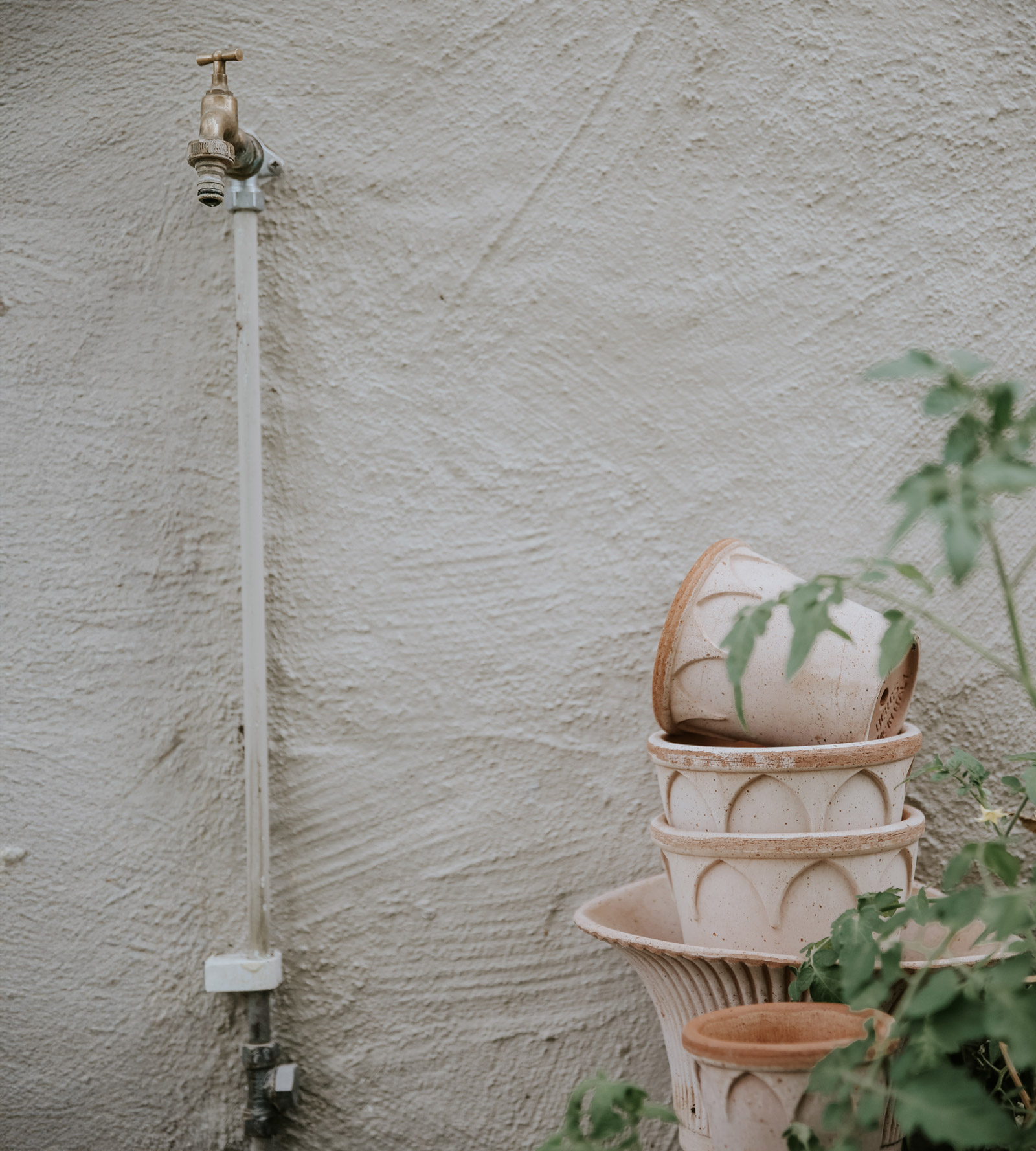 Bergs Potter raw rosa terracotta pots stacked