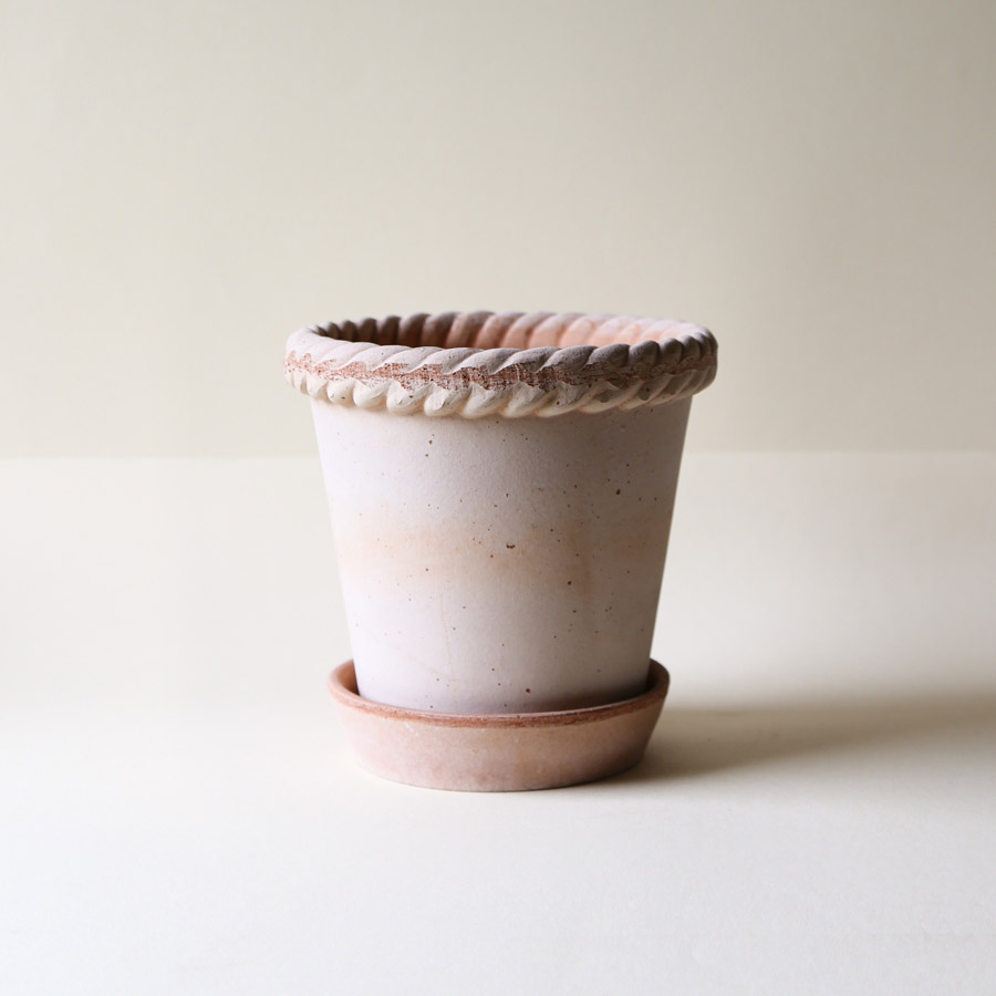 Bergs Potter Emilia pot in raw rosa terracotta. Size Ø16