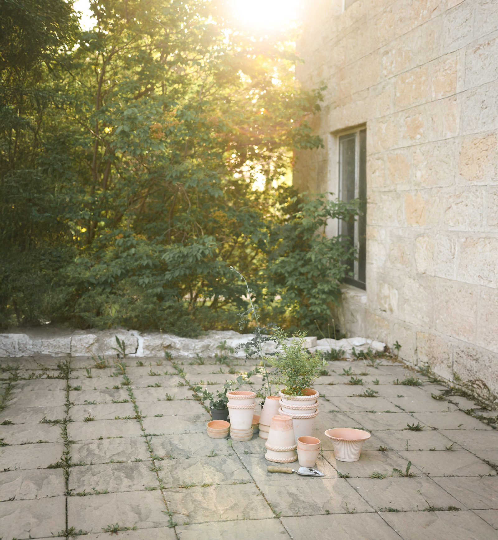 Bergs Potter Raw rosa terracotta pots. Outdoor