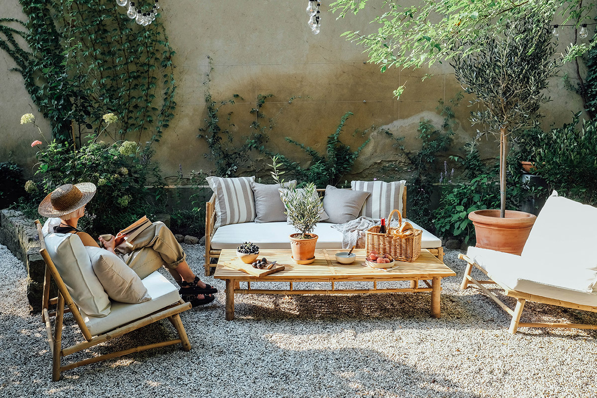 Laura and Nora's garden/backyard. Bergs Potter Lucca pot