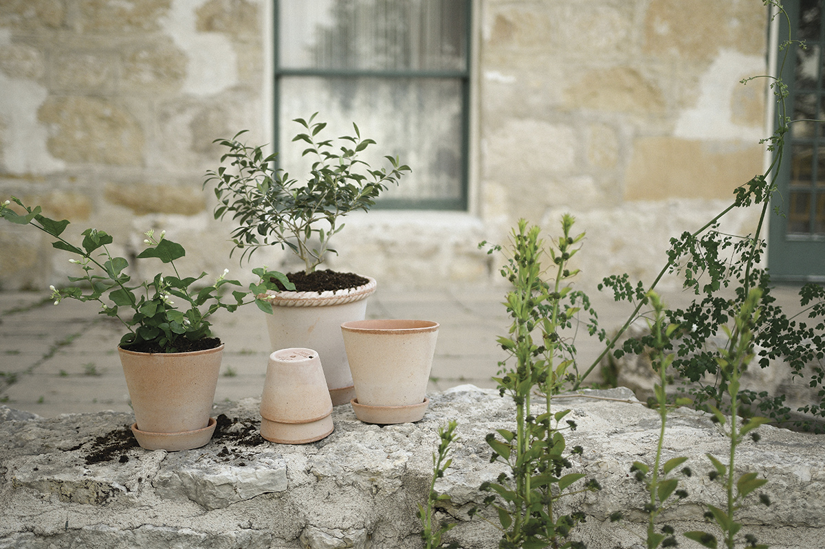Bergs Potter raw rosa terracotta pots in outdoor setting