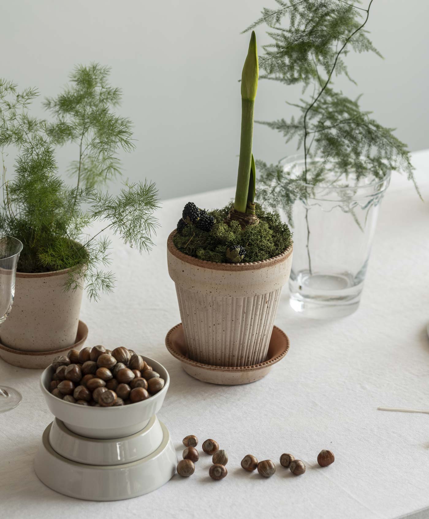Simona Ø14 in rosa terracotta Festive holiday table styled with terracotta pots
